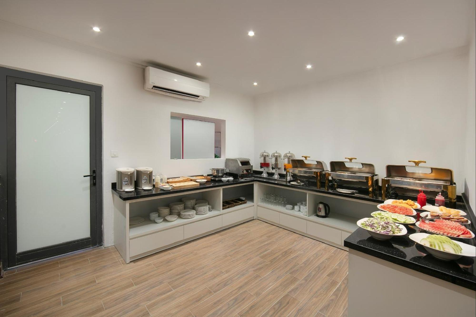 Lakeview Backpackers Hostel & Rooftop Bar Hanoi Esterno foto