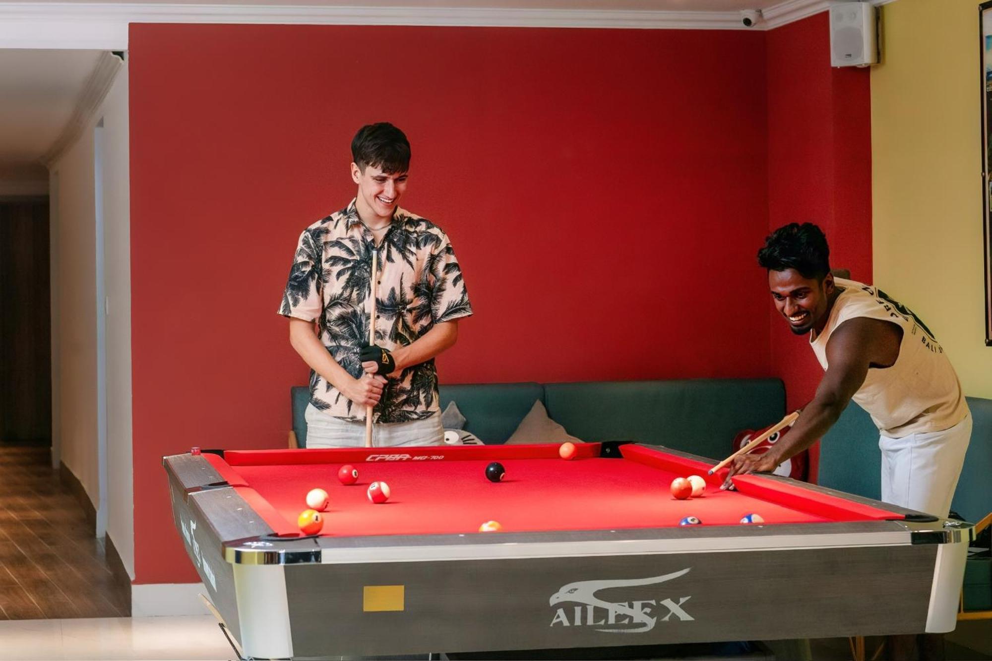 Lakeview Backpackers Hostel & Rooftop Bar Hanoi Esterno foto
