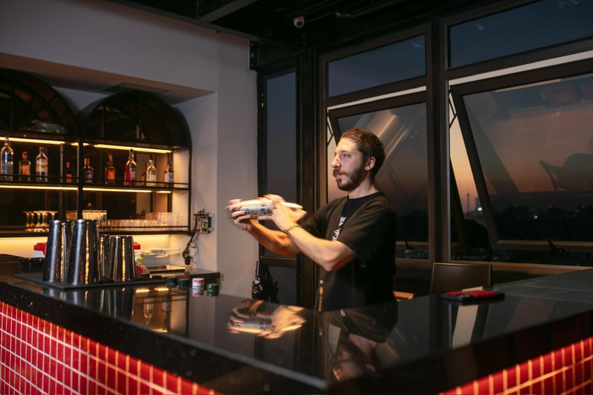 Lakeview Backpackers Hostel & Rooftop Bar Hanoi Esterno foto