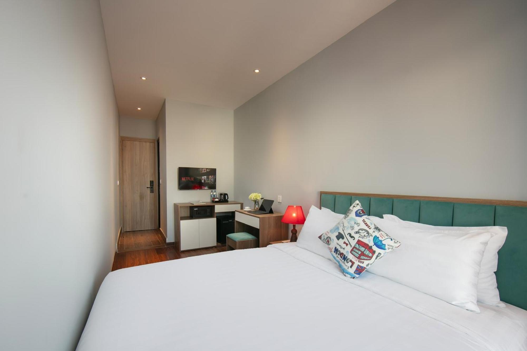 Lakeview Backpackers Hostel & Rooftop Bar Hanoi Esterno foto