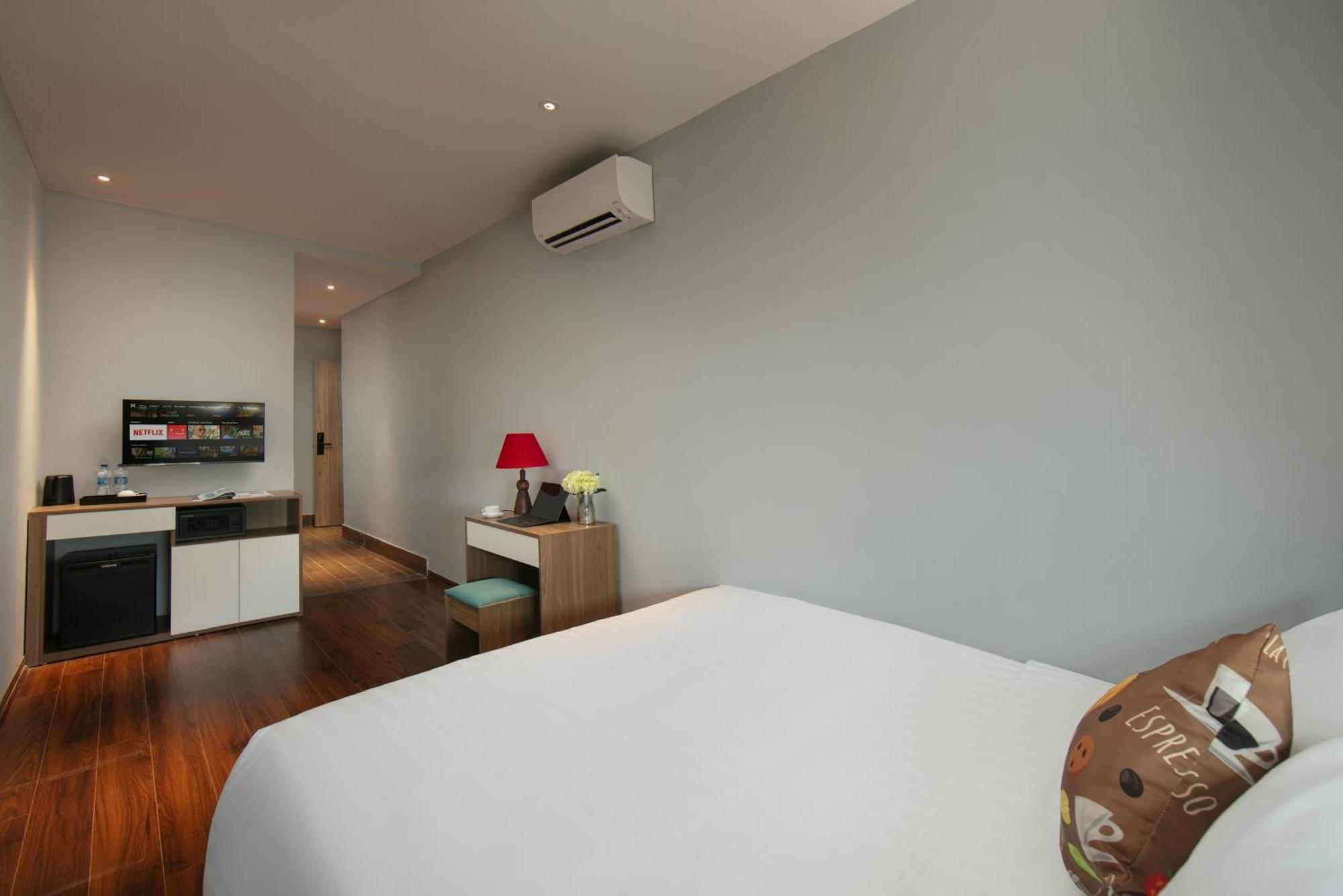 Lakeview Backpackers Hostel & Rooftop Bar Hanoi Esterno foto