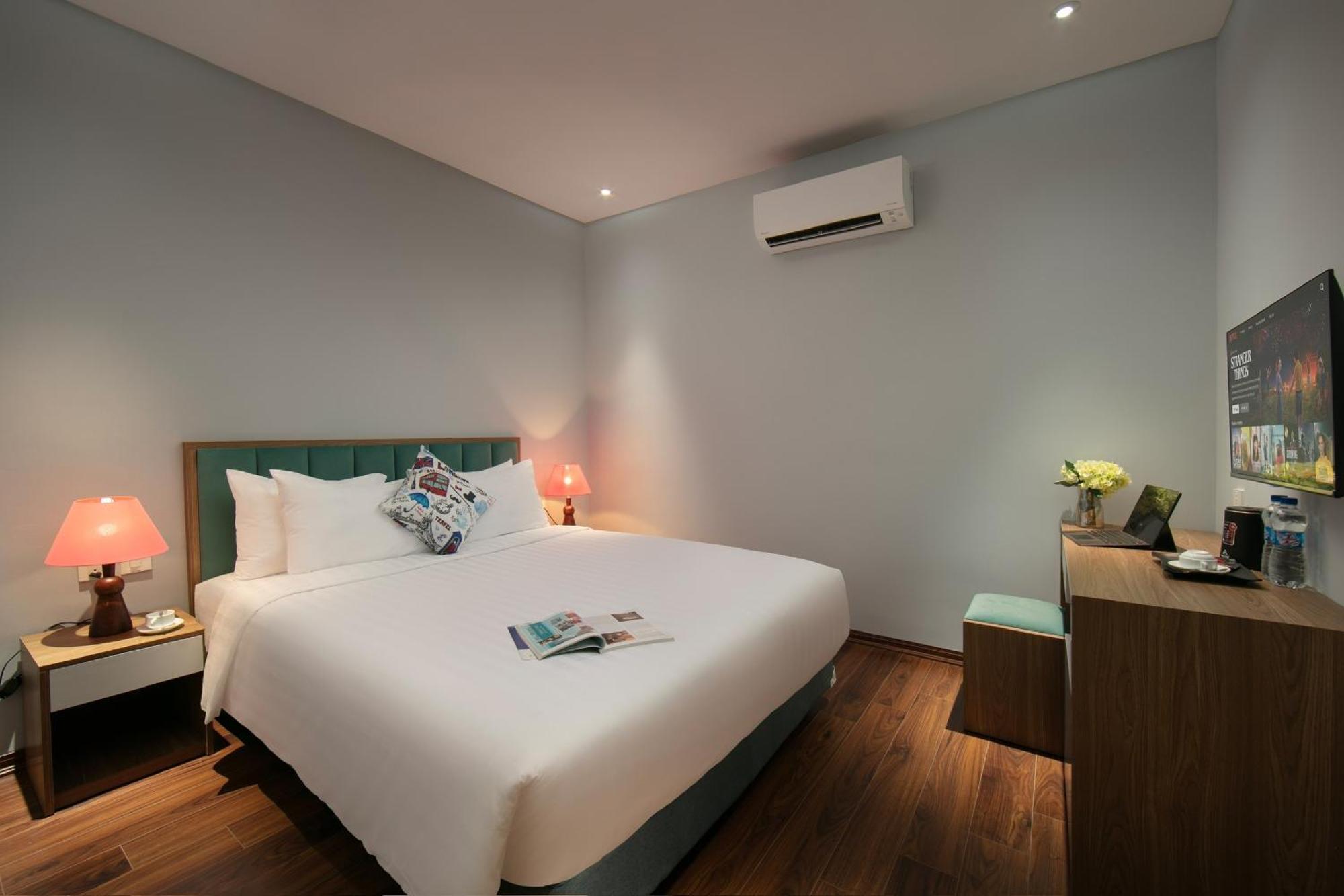 Lakeview Backpackers Hostel & Rooftop Bar Hanoi Esterno foto