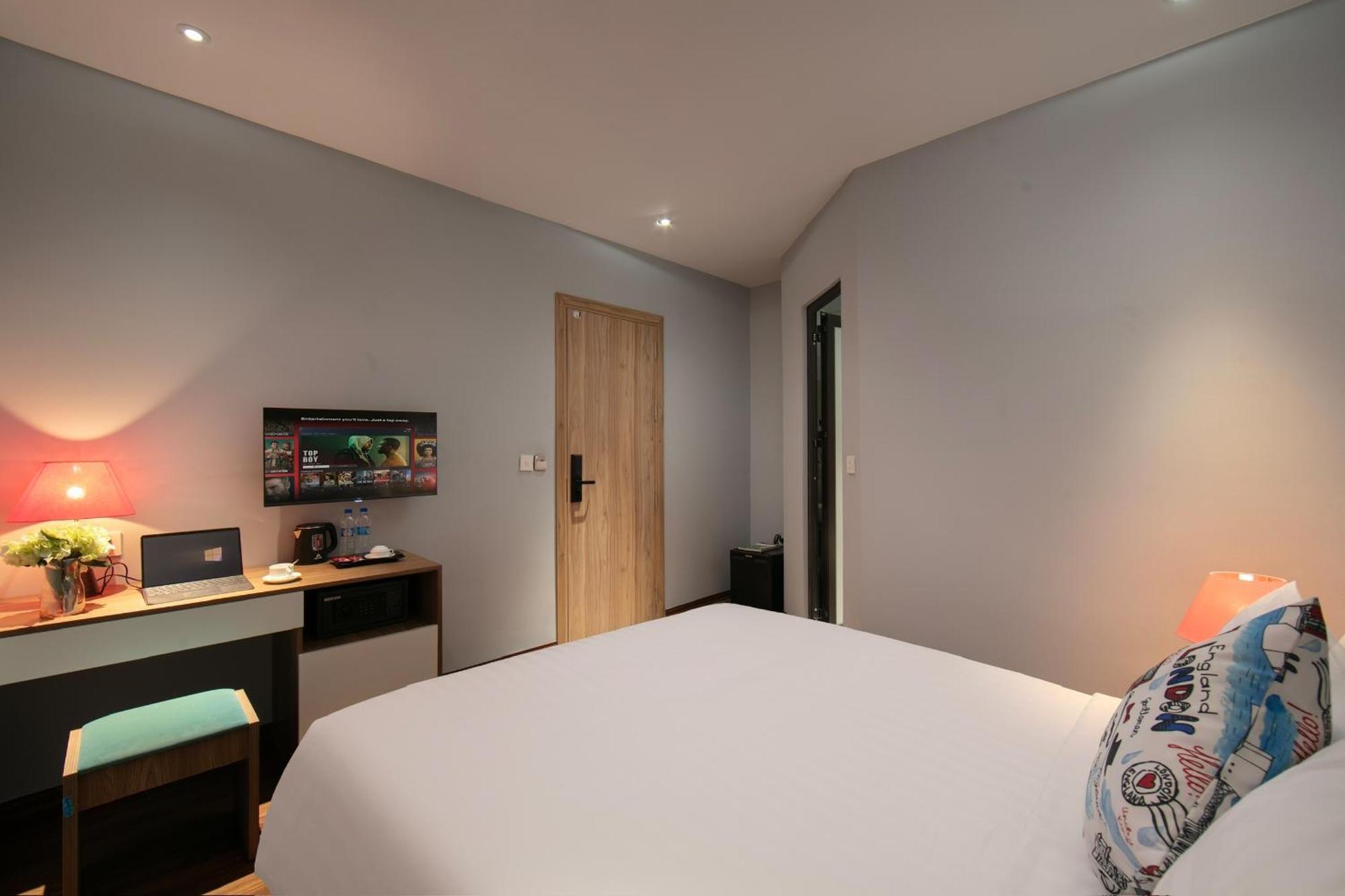 Lakeview Backpackers Hostel & Rooftop Bar Hanoi Esterno foto