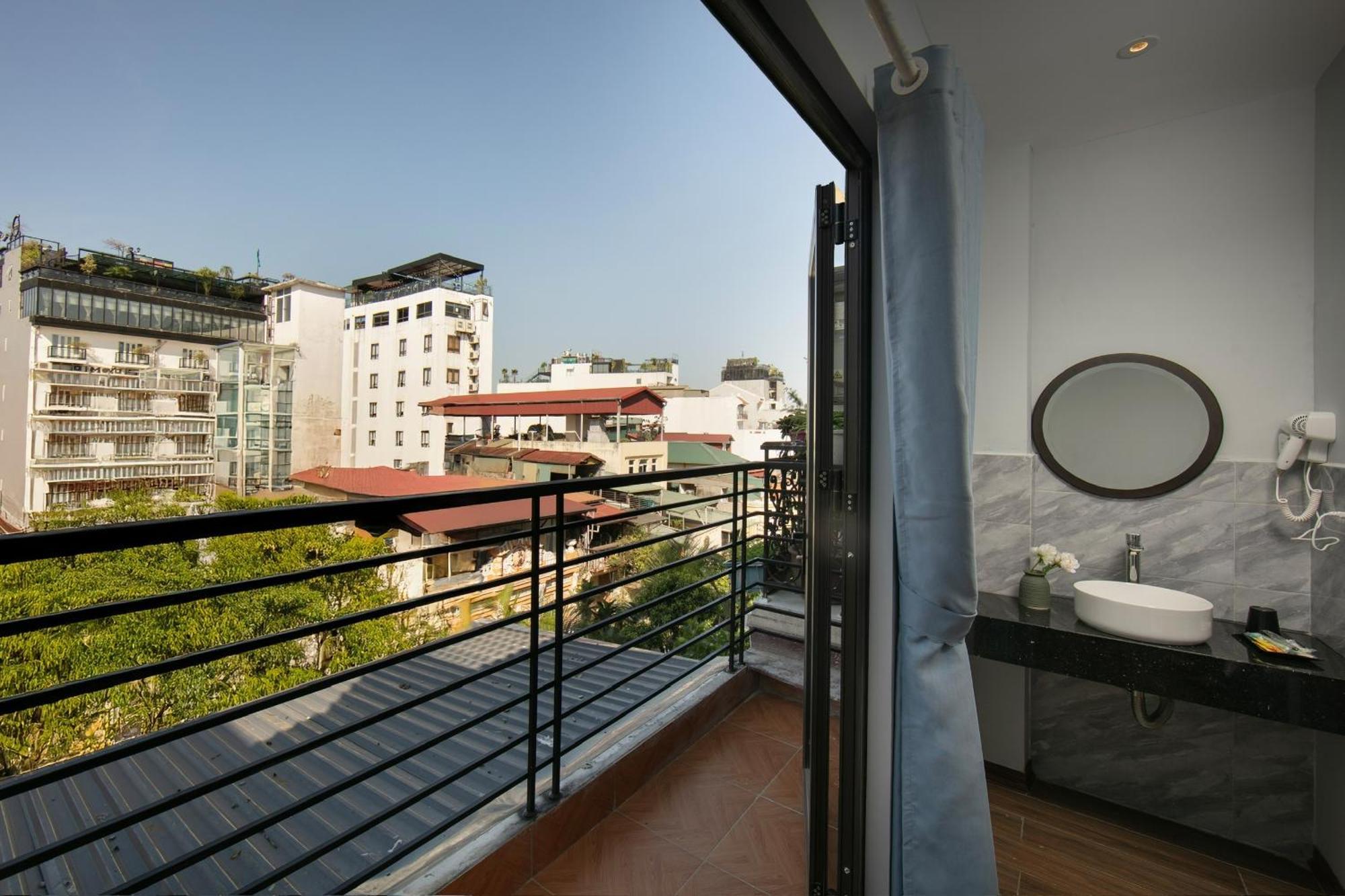 Lakeview Backpackers Hostel & Rooftop Bar Hanoi Esterno foto