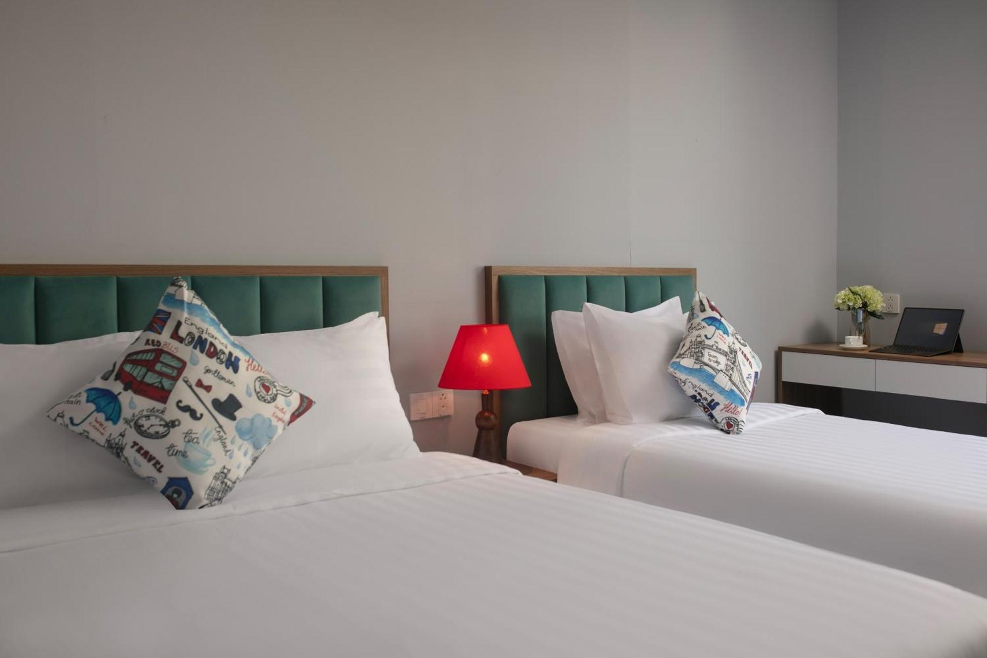 Lakeview Backpackers Hostel & Rooftop Bar Hanoi Esterno foto