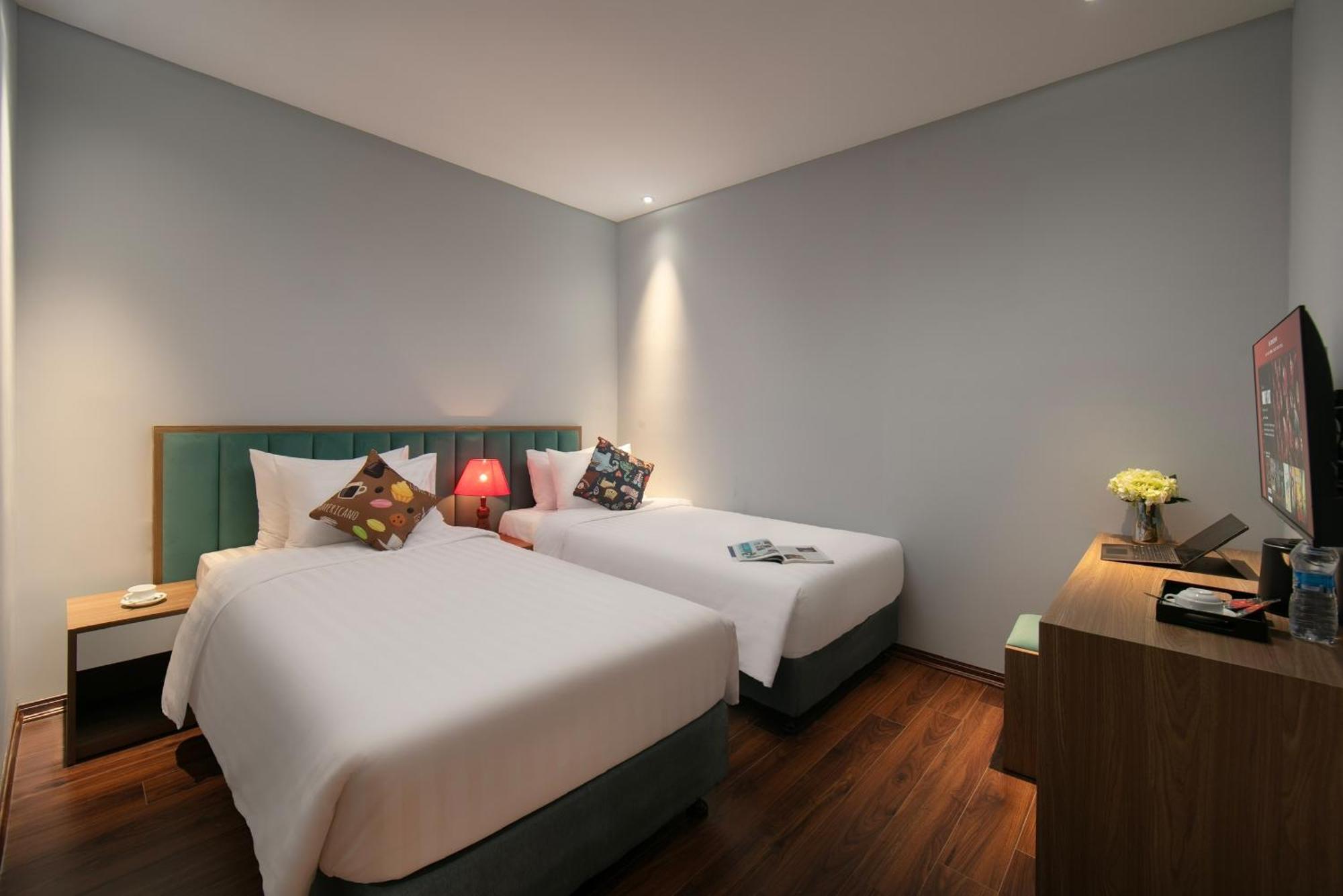 Lakeview Backpackers Hostel & Rooftop Bar Hanoi Esterno foto