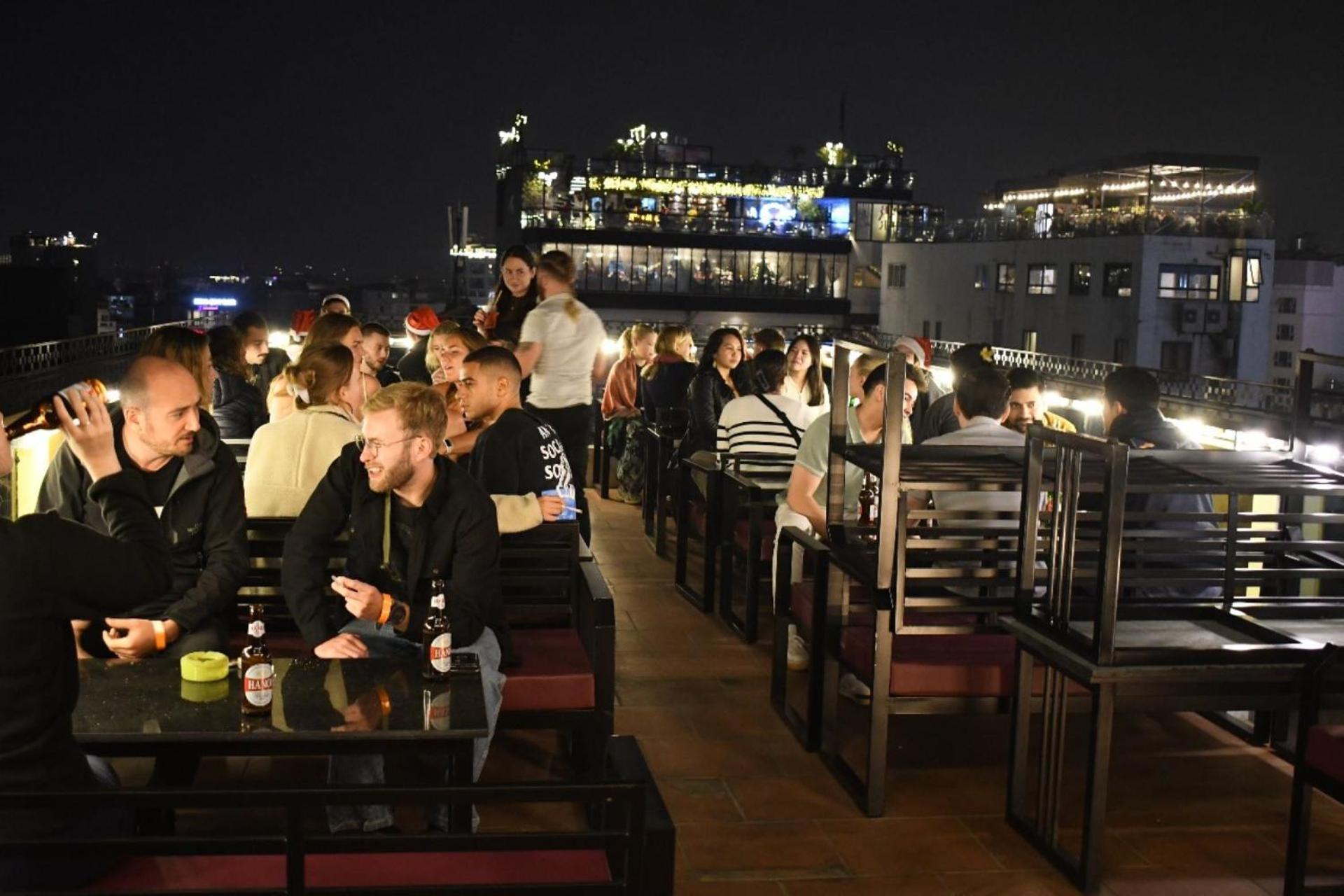 Lakeview Backpackers Hostel & Rooftop Bar Hanoi Esterno foto