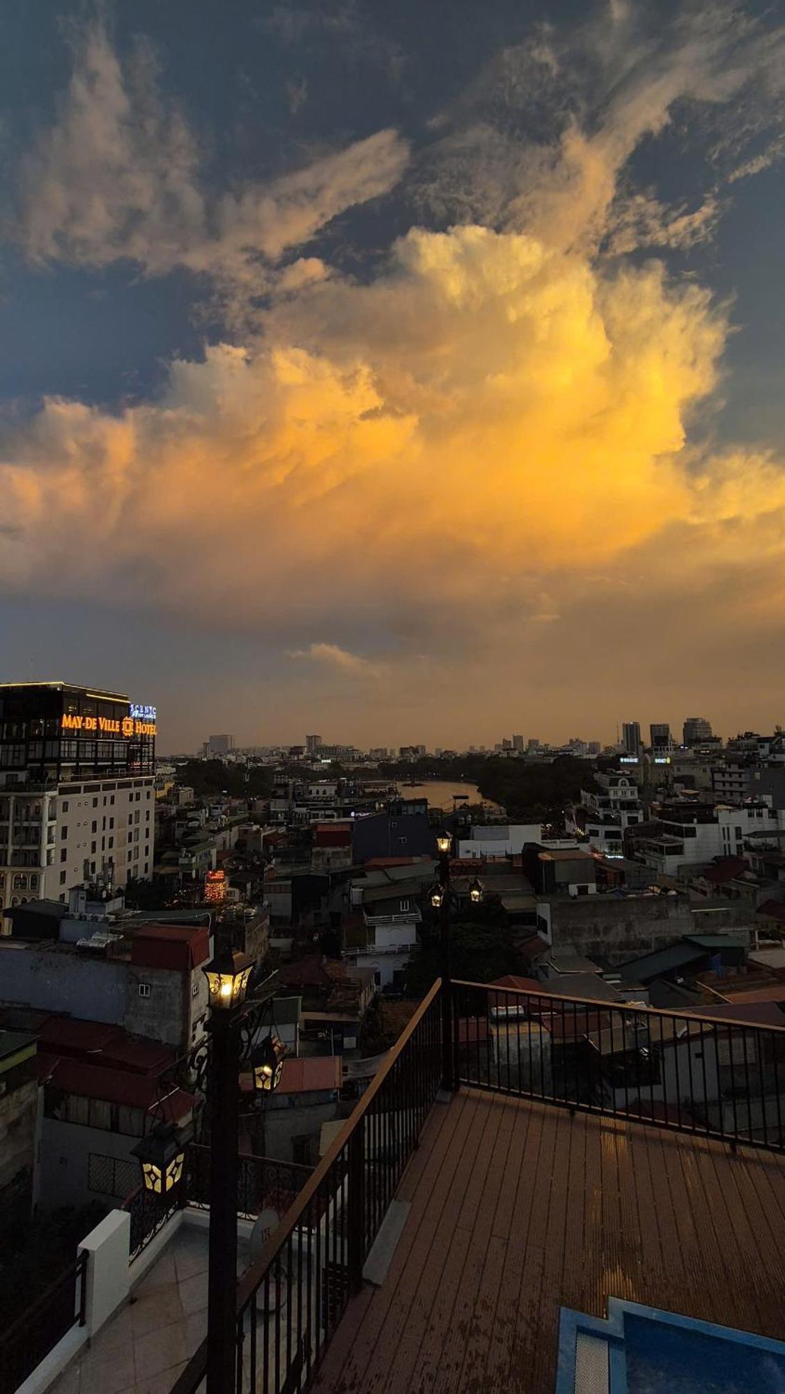 Lakeview Backpackers Hostel & Rooftop Bar Hanoi Esterno foto