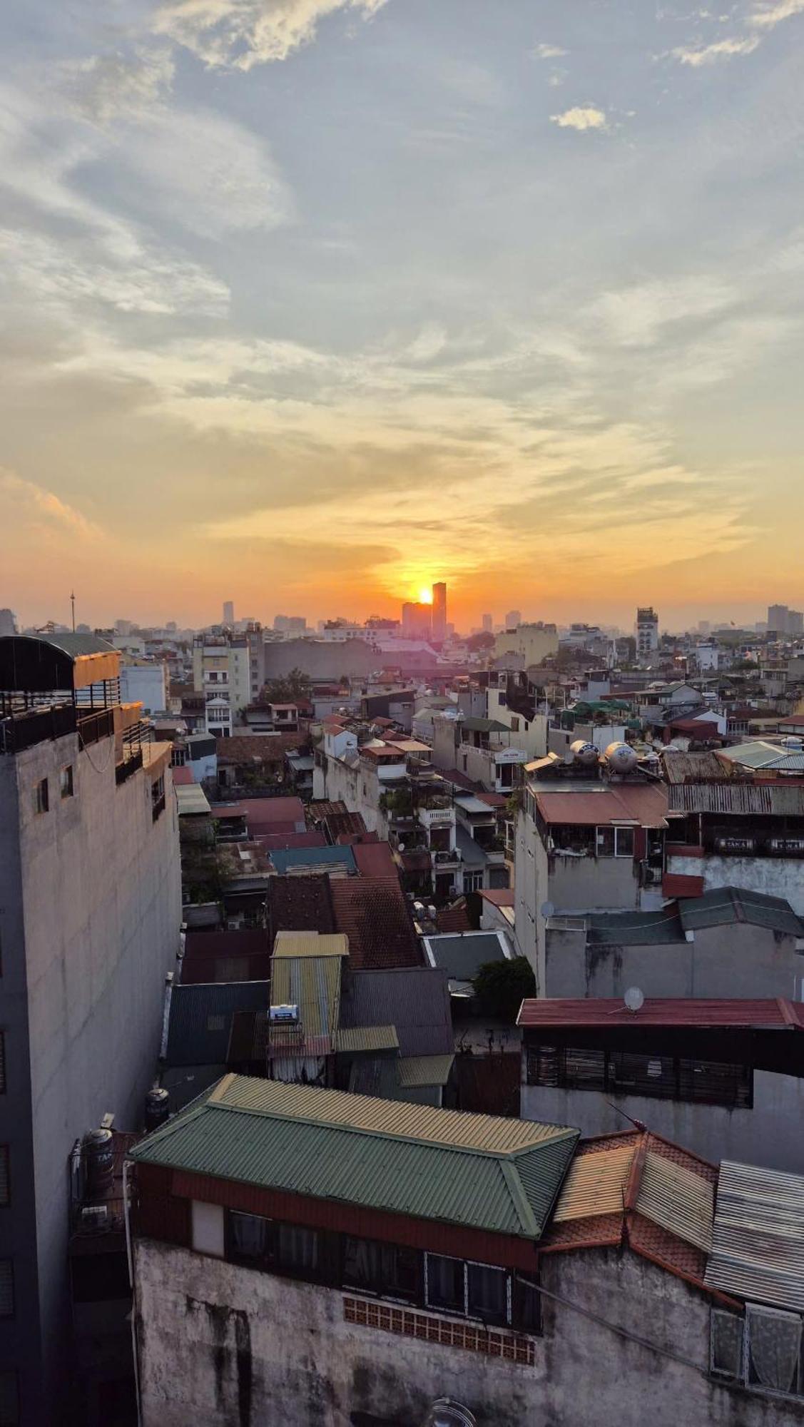 Lakeview Backpackers Hostel & Rooftop Bar Hanoi Esterno foto